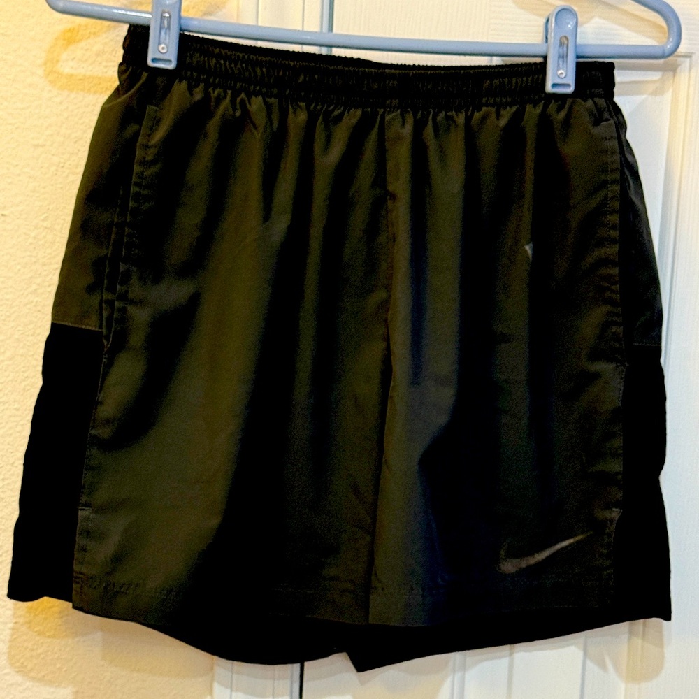 NIKE DRI-FIT SIDE VENT, FULLY LINED, SHORTS. Slash pockets. Black. Size M.
